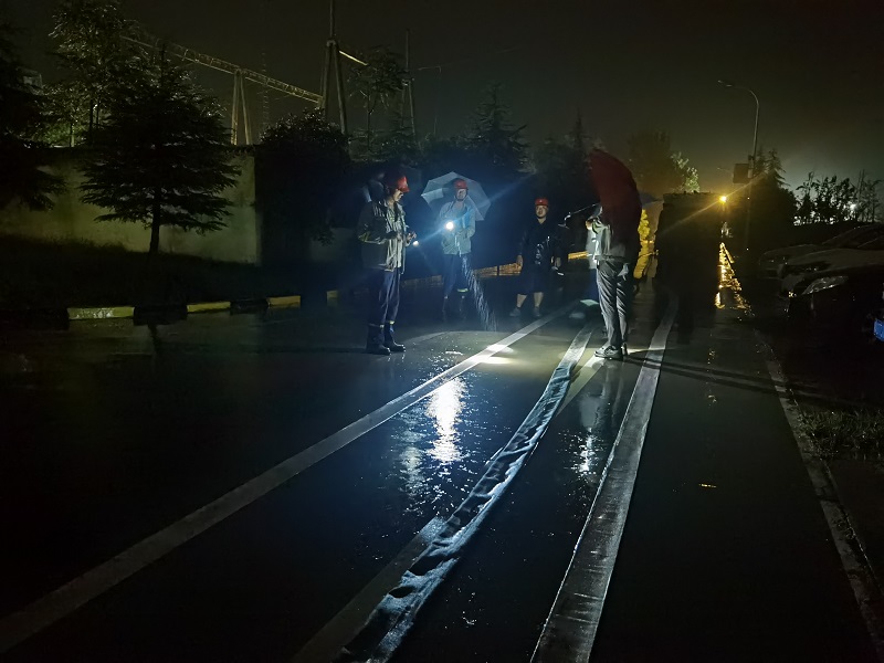 富平公司：暴雨來(lái)襲！搶險路上的“最美逆行”