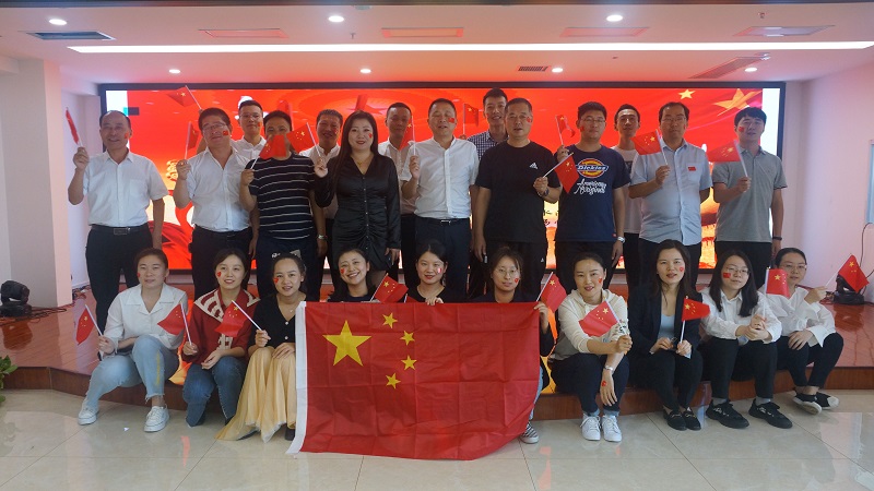 攜手迎國慶 同心跟黨走：市場(chǎng)營(yíng)銷(xiāo)部開(kāi)展“樂(lè )迎國慶 祝福祖國”國慶慶?；顒?dòng)