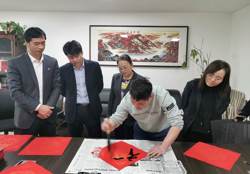 物貿公司：迎新春，寫(xiě)春聯(lián)，送祝福