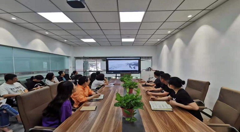 物貿公司舉辦慶?！傲弧敝黝}觀(guān)影活動(dòng)