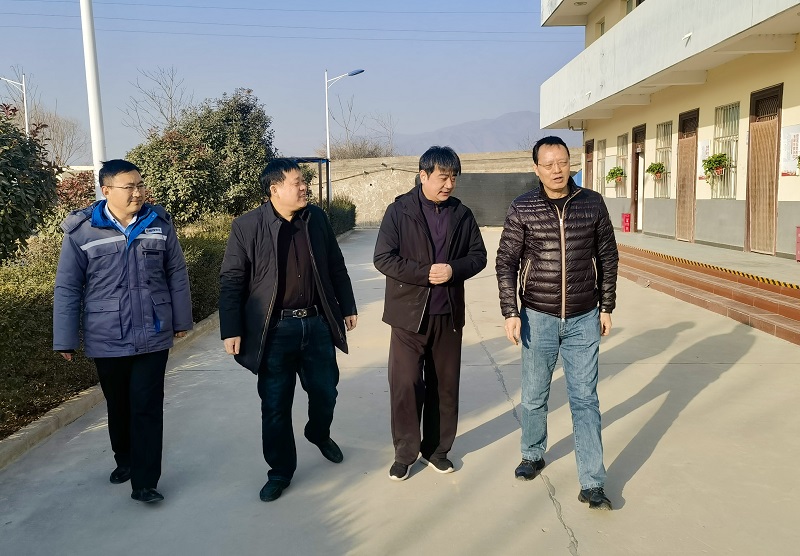 希望 ——陜西建材科技公司黨委書(shū)記、董事長(cháng)張超暉下基層送祝福話(huà)發(fā)展