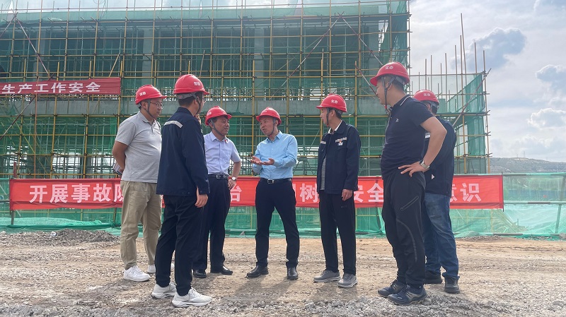 陜西建材科技公司副總經(jīng)理王琦一行到神木恒穩公司調研指導工作
