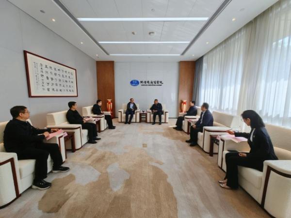 國家能源集團陜西電力有限公司黨委書(shū)記、董事長(cháng)何深一行參訪(fǎng)陜煤思創(chuàng  )高管院
