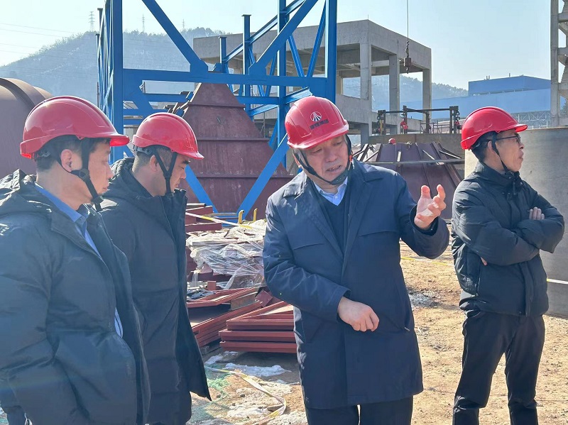 時(shí)啟林到黃陵新材公司調研指導工作