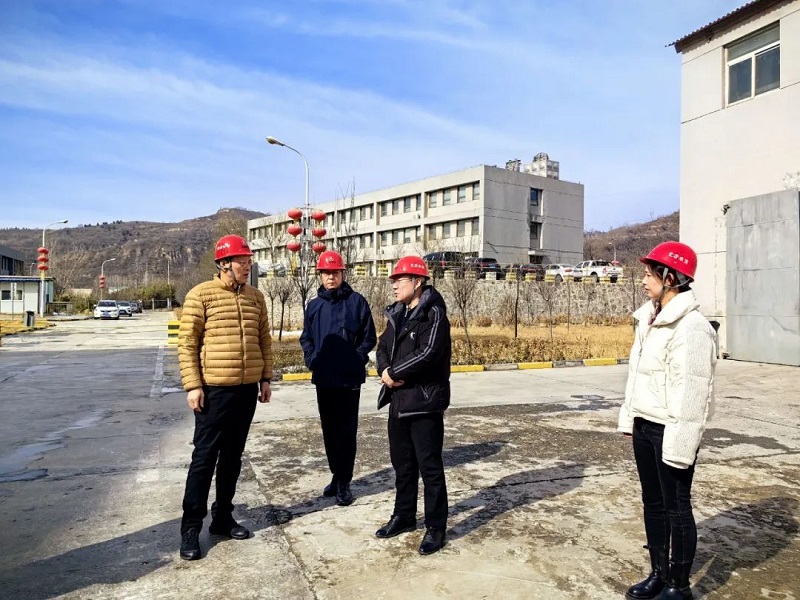 情牽一線(xiàn) 溫暖人心——張超暉深入黃陵公司、黃陵新材公司看望慰問(wèn)在崗職工并調研